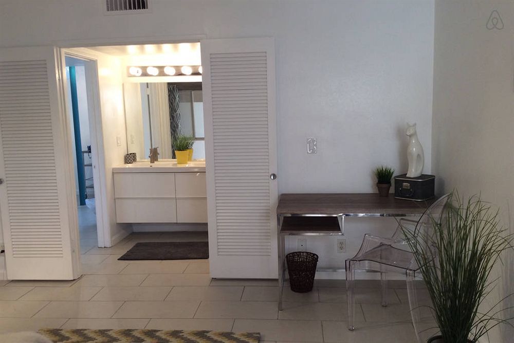 Modern Downtown Condo Palm Springs Exterior photo